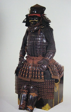 重要文化財《徳川家康所用伊予札黒糸威胴丸具足》 久能山東照宮蔵